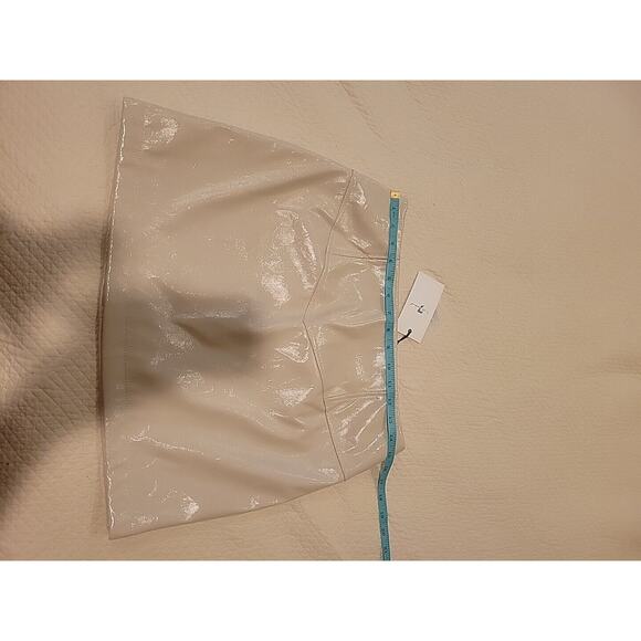 NWT 7 FOR ALL MANKIND Glazed Faux Leather Mini Skirt in Oyster Size M - Picture 3 of 13